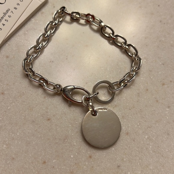 GUCCI ICON GUCCI LOGO SILVER ROUND TRADEMARK CHARM BRACELET - Picture 4 of 4